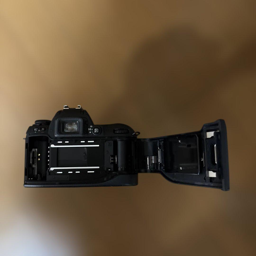 Nikon F80 一眼レフフィルムカメラ+レンズ付き