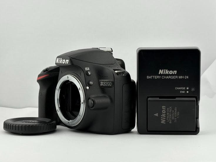 ★極上品★ ニコンNIKON D3200 ボディ ★バッテリー、充電器付★