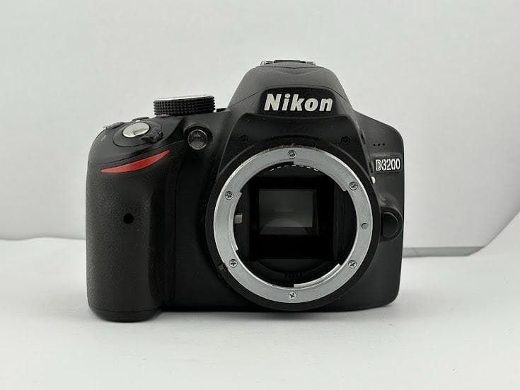★極上品★ ニコンNIKON D3200 ボディ ★バッテリー、充電器付★