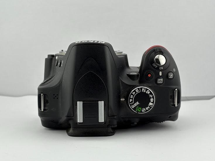 ★極上品★ ニコンNIKON D3200 ボディ ★バッテリー、充電器付★