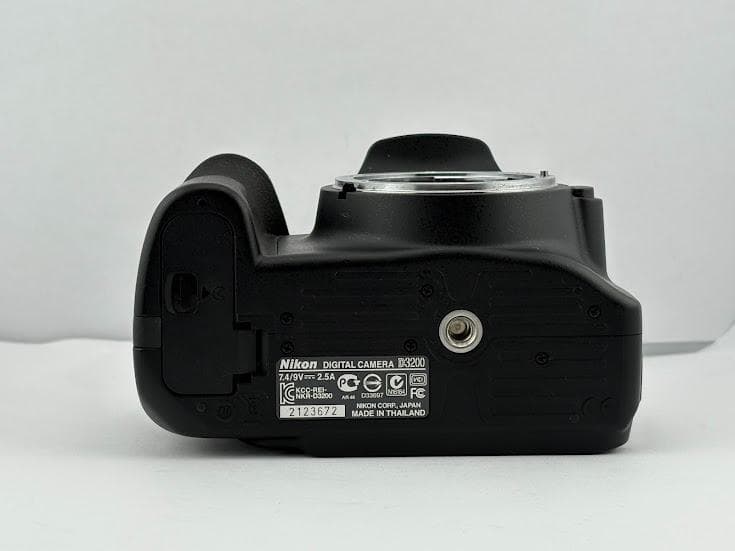 ★極上品★ ニコンNIKON D3200 ボディ ★バッテリー、充電器付★