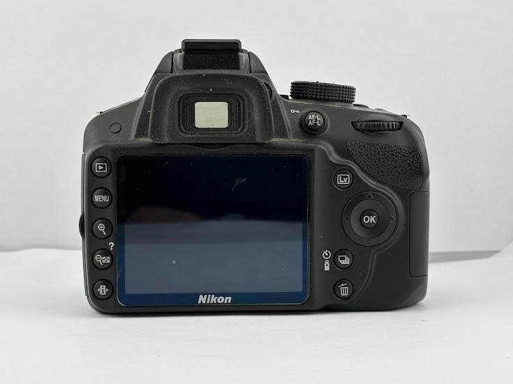 ★極上品★ ニコンNIKON D3200 ボディ ★バッテリー、充電器付★