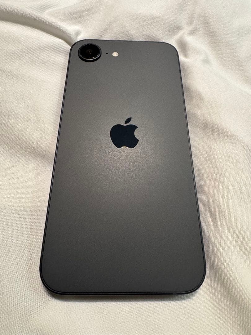 Apple iPhone 16e ブラック　ほぼ未使用