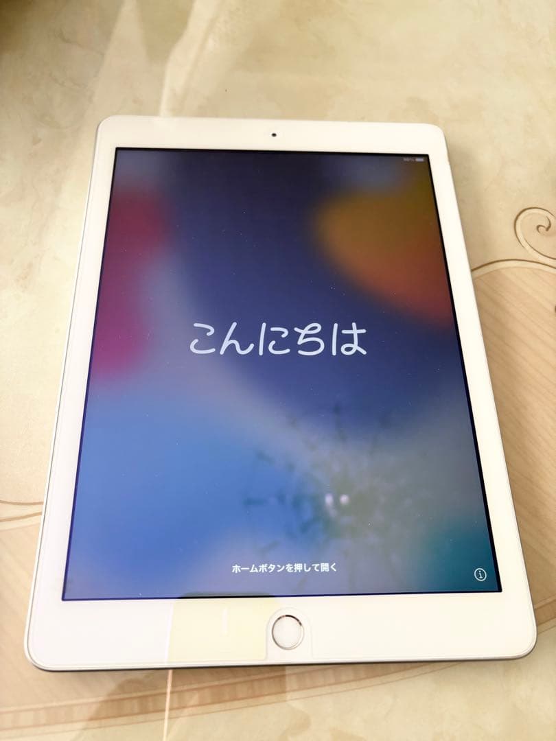 美品　Apple iPad (第6世代) シルバー 32GB 本体