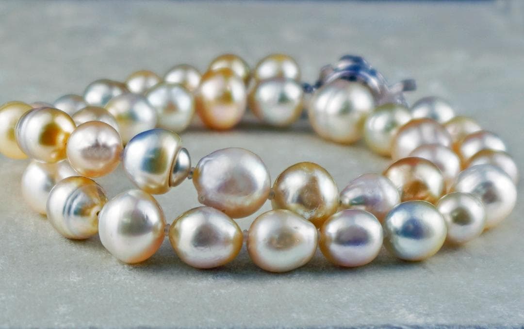 テり抜群 天然南洋白蝶真珠8.6㎜～11.5㎜ゴールドマルチカラーネックレス