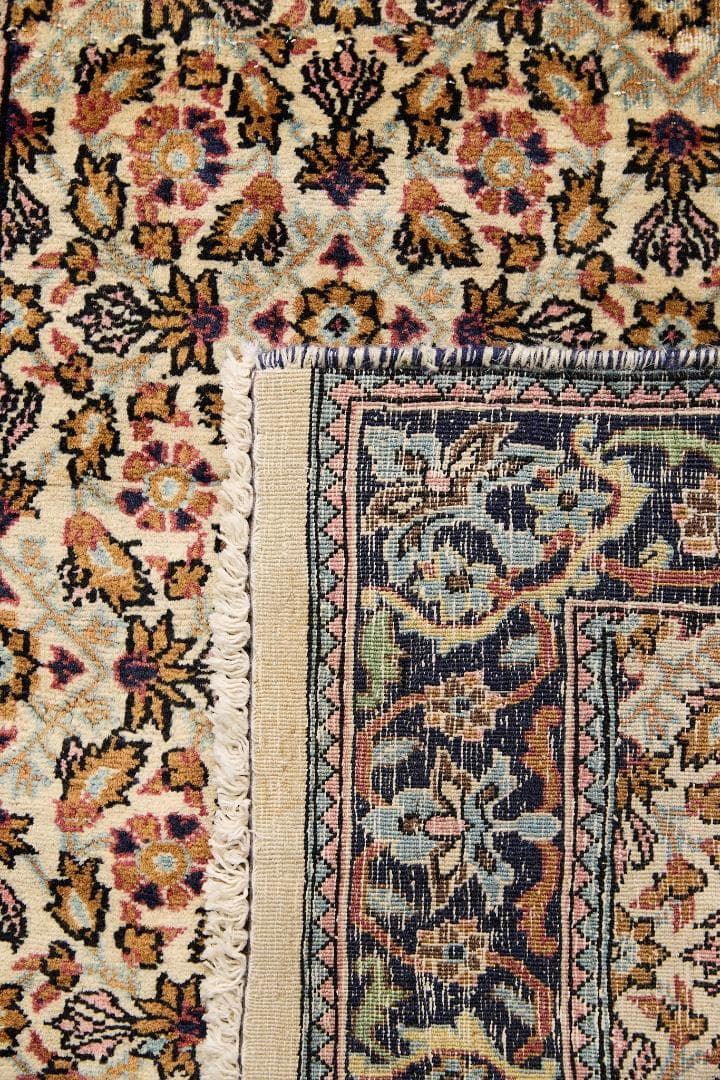 ヴィンテージラグ　トライバルラグ　パキスタン産　（124×71cm）サンド