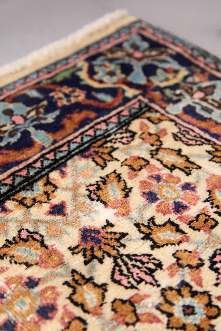 ヴィンテージラグ　トライバルラグ　パキスタン産　（124×71cm）サンド