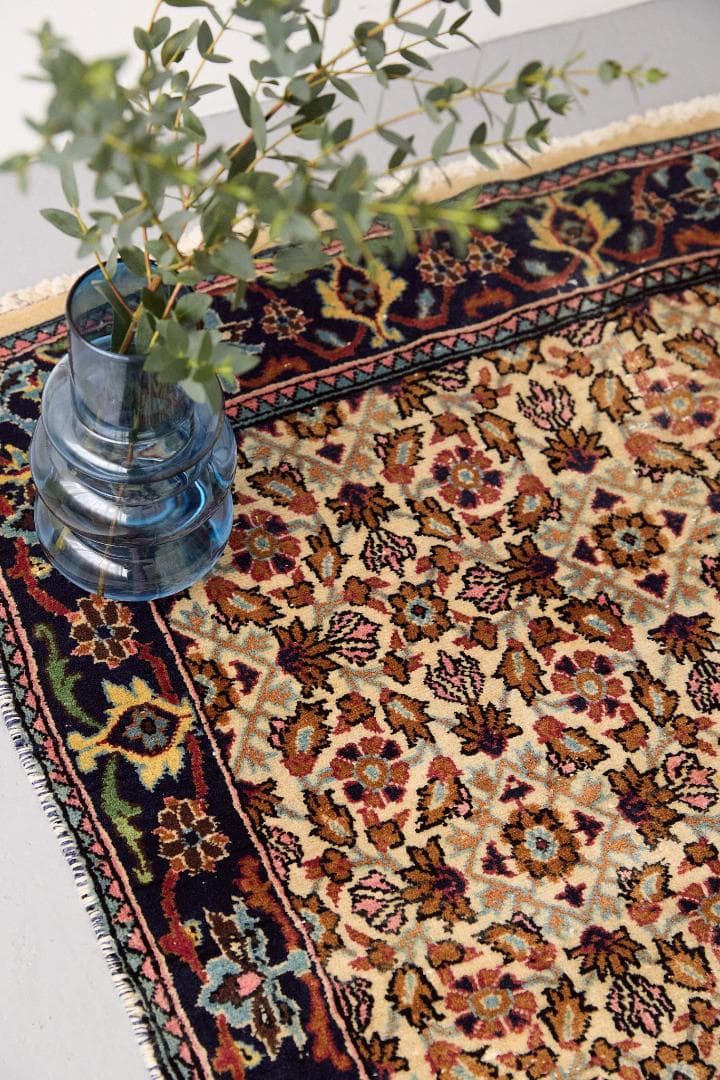 ヴィンテージラグ　トライバルラグ　パキスタン産　（124×71cm）サンド