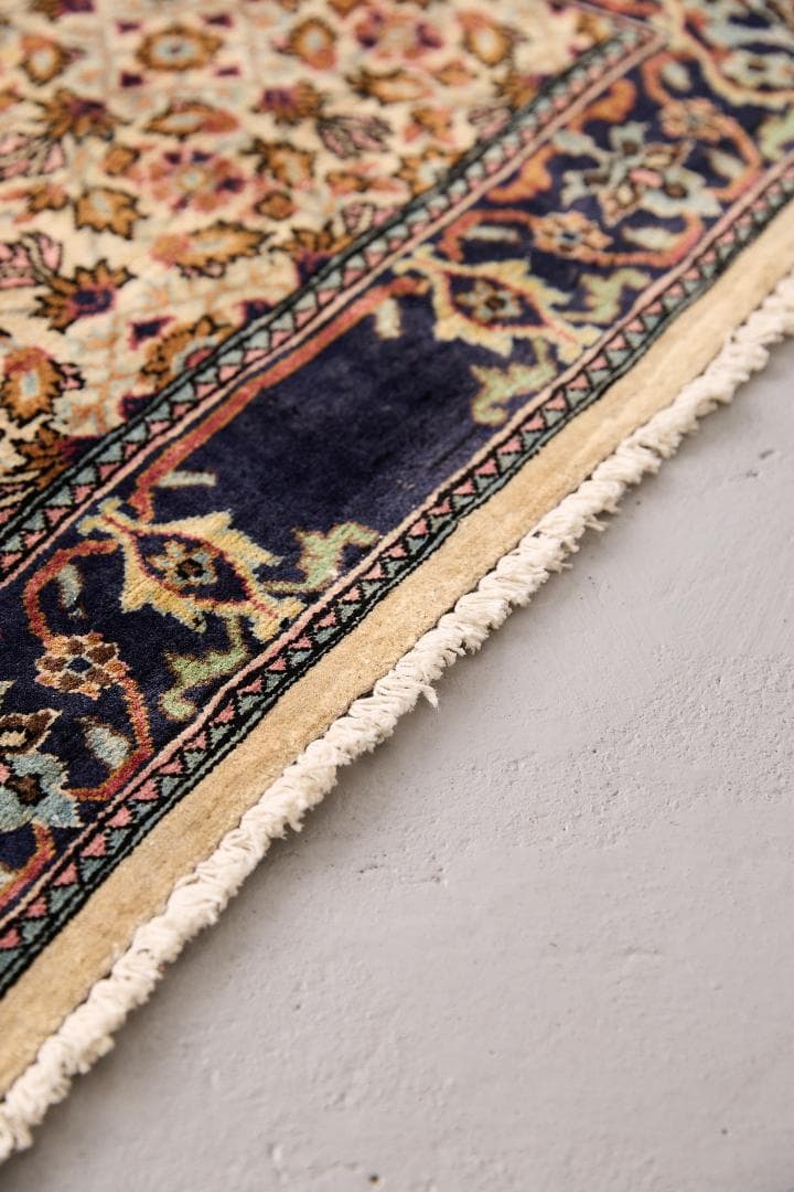 ヴィンテージラグ　トライバルラグ　パキスタン産　（124×71cm）サンド