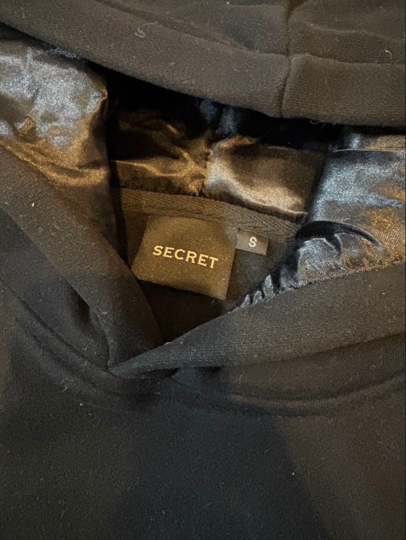 SECRET パーカー黒　R専用