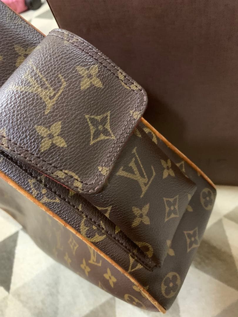 Louis Vuitton ハンドバッグ。バッグ ダークブラウン