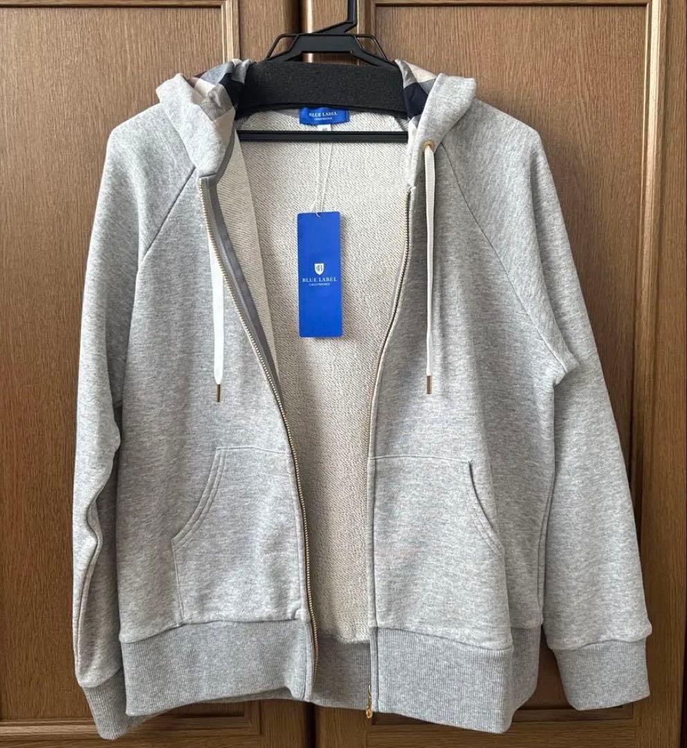 ブルーレーベルクレストブリッジ【未使用品・タグ付き】サイズ40ベーシックパーカー