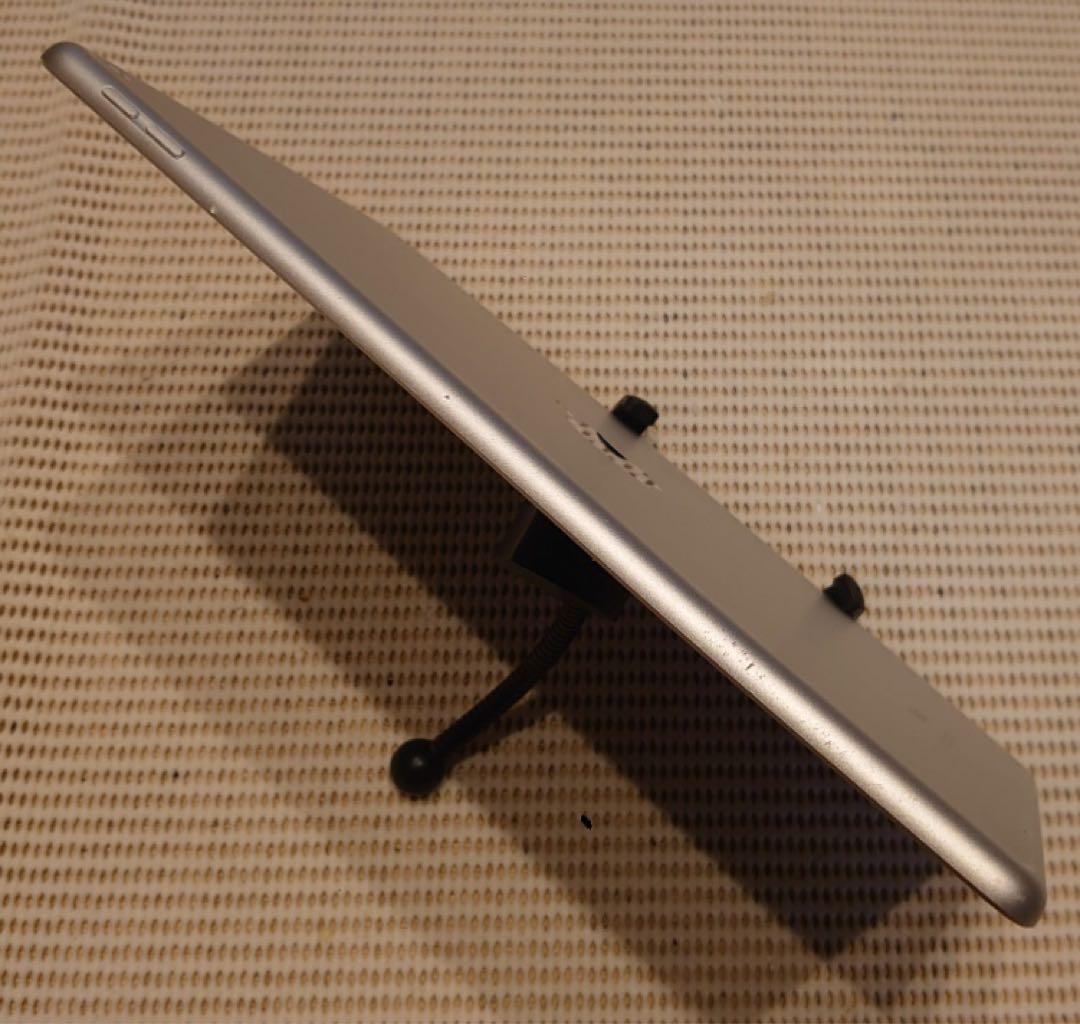 動作品iPad第7世代(A2197)本体128GBジャンク品D97JP