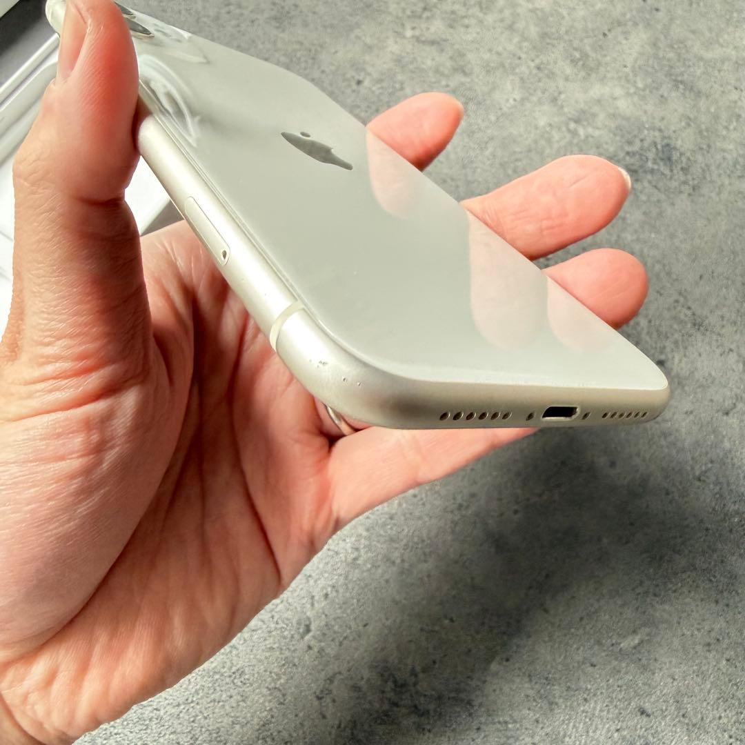 Apple iPhone 11 256GB ホワイト 本体