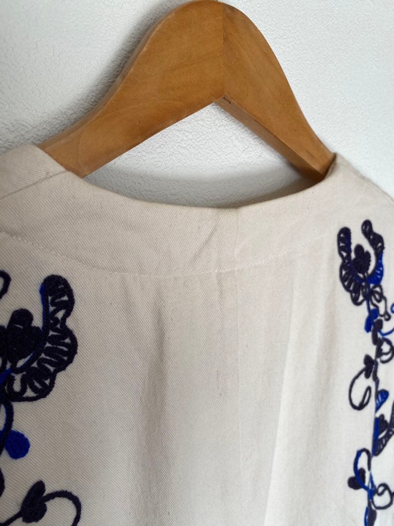 【値下げ交渉可】saramallika 刺繍ベスト ベージュ 青