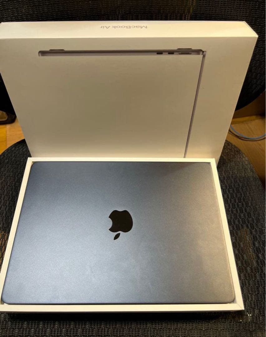 Apple MacBook Air (M2, 2022) 本体