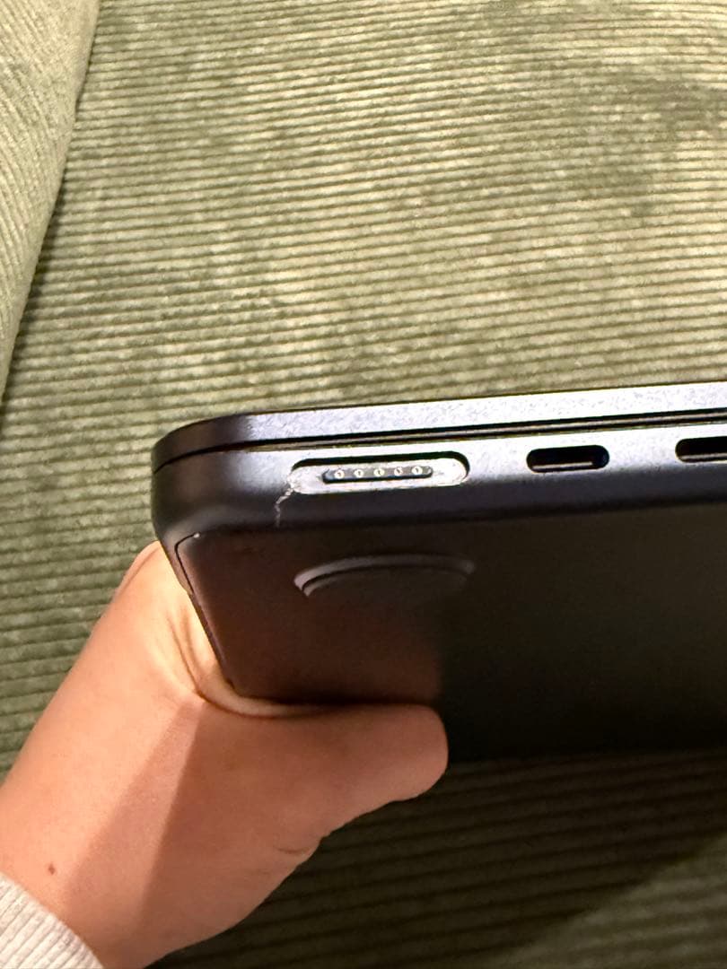 Apple MacBook Air (M2, 2022) 本体