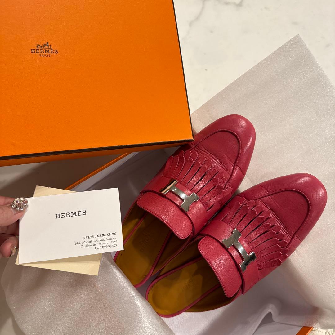 HERMES フリンジ付き赤ローファー
