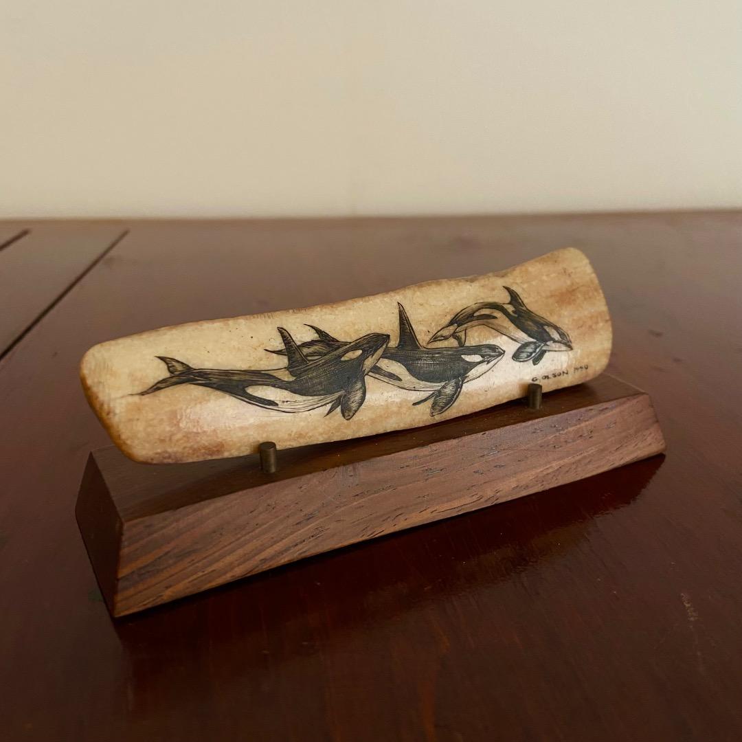 ケンタ、イヌイット民芸品、セイウチ牙の置物、シャチ図案