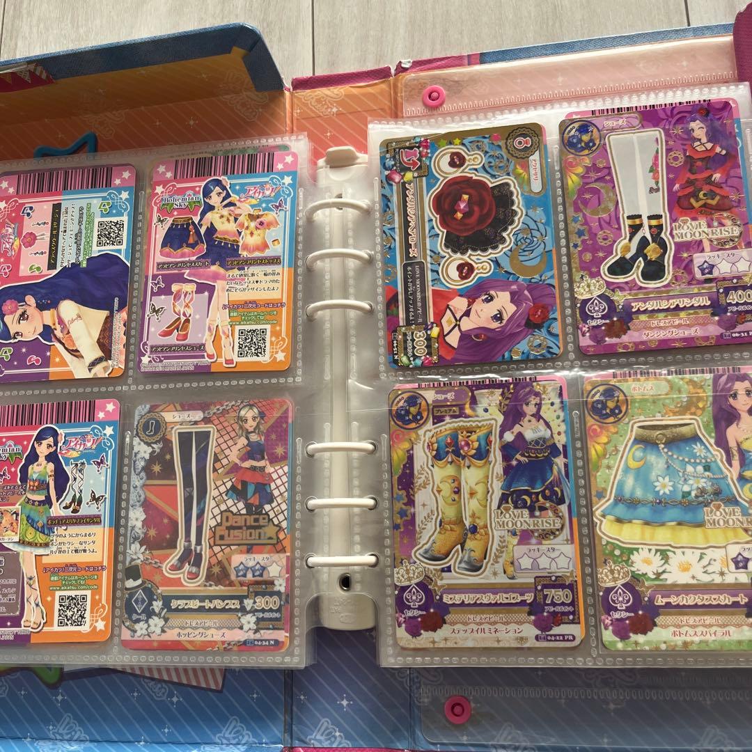 アイカツ カード　ケース＆キーホルダー付き 約９０枚　レア