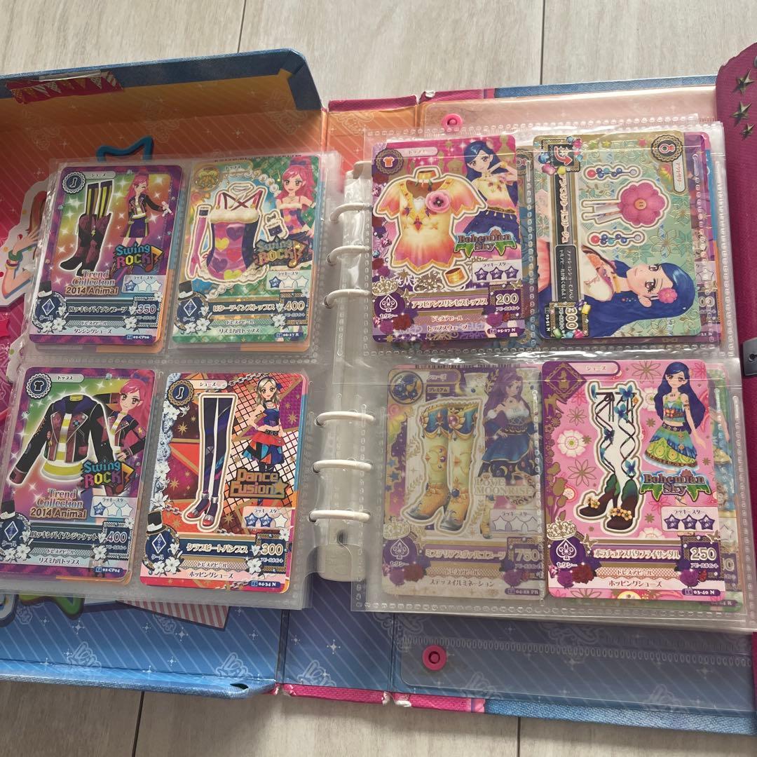 アイカツ カード　ケース＆キーホルダー付き 約９０枚　レア