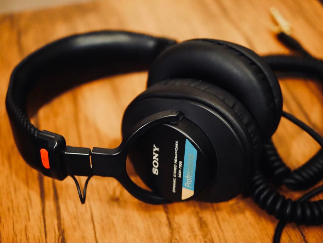 SONY MDR-7506 スタジオモニターヘッドホン 新品イヤーパッド交換済み