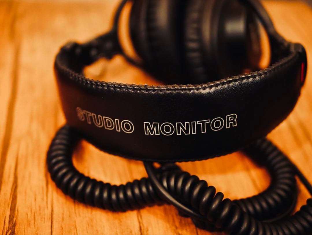 SONY MDR-7506 スタジオモニターヘッドホン 新品イヤーパッド交換済み