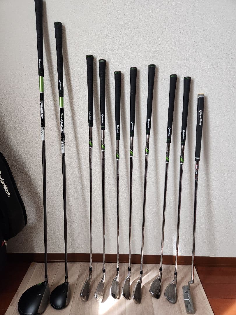 TaylorMade ゴルフクラブセット　練習用バッグ他初心者向けゴルフ用品付