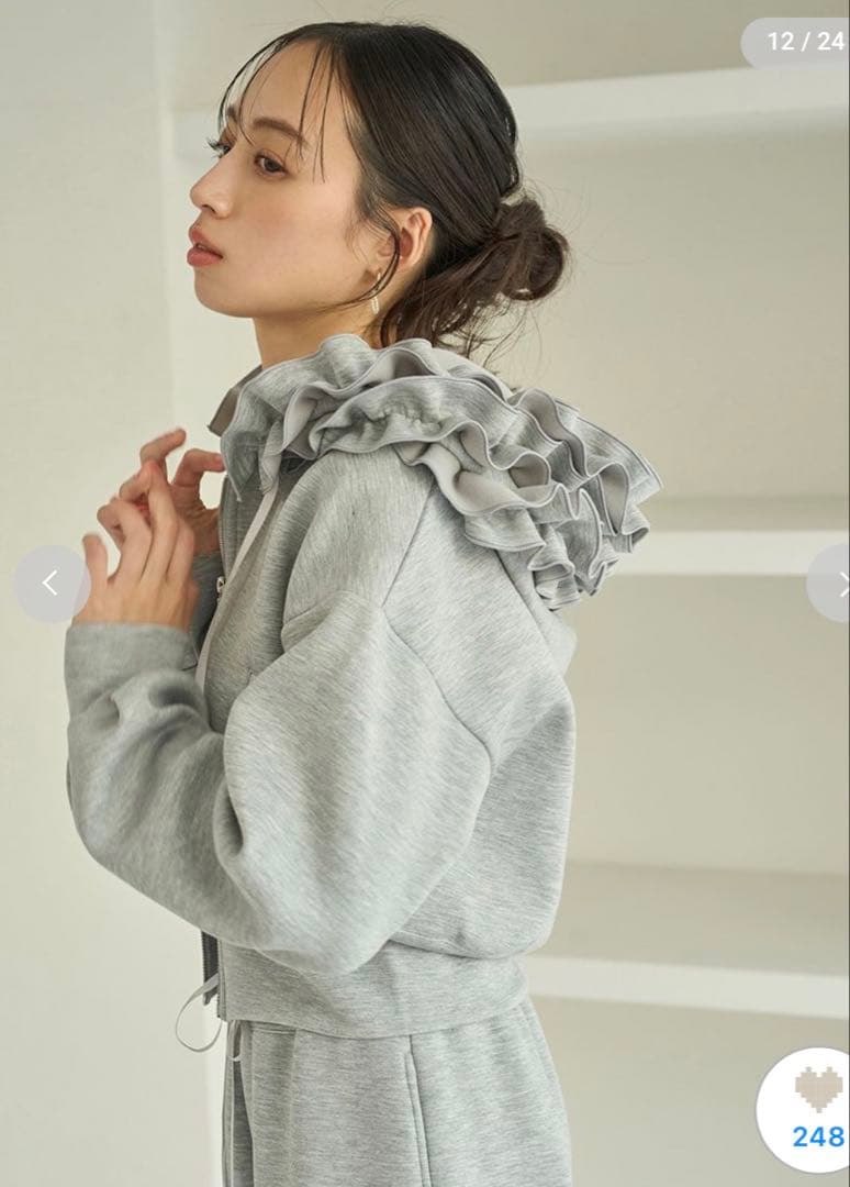 SNIDEL 新作 フリルショートジップパーカー　グレー