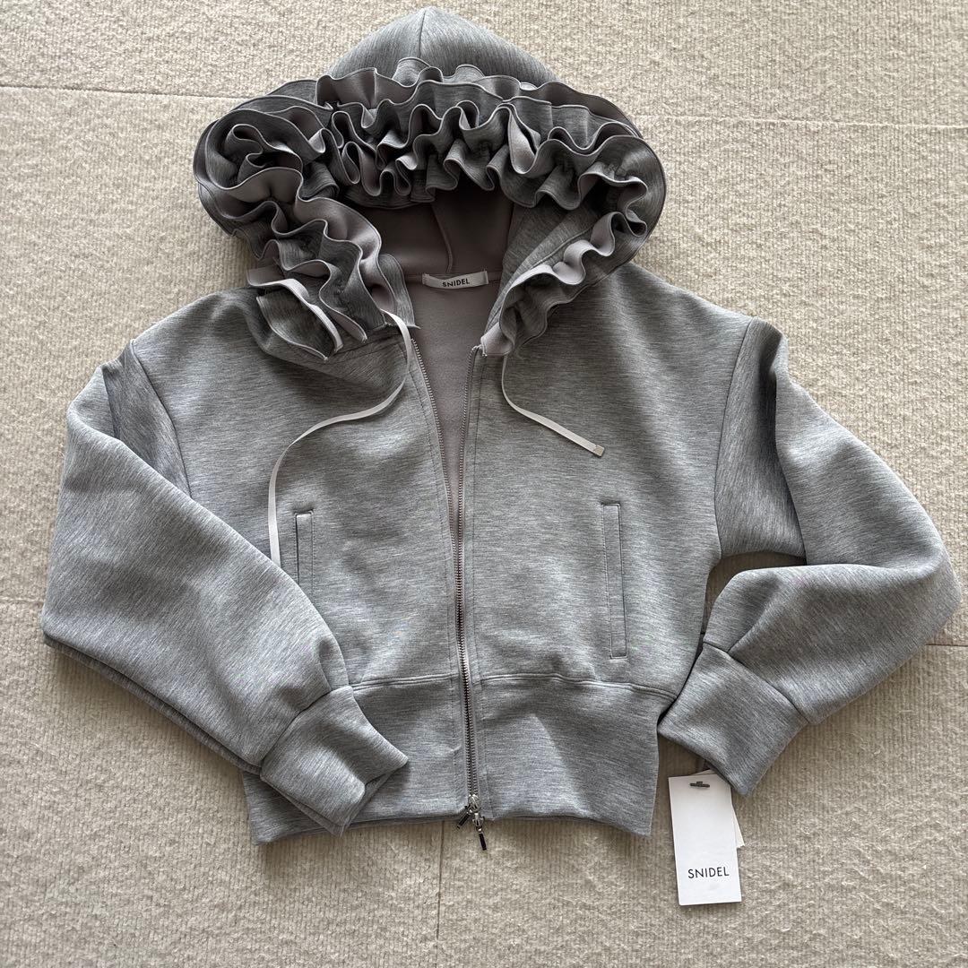SNIDEL 新作 フリルショートジップパーカー　グレー