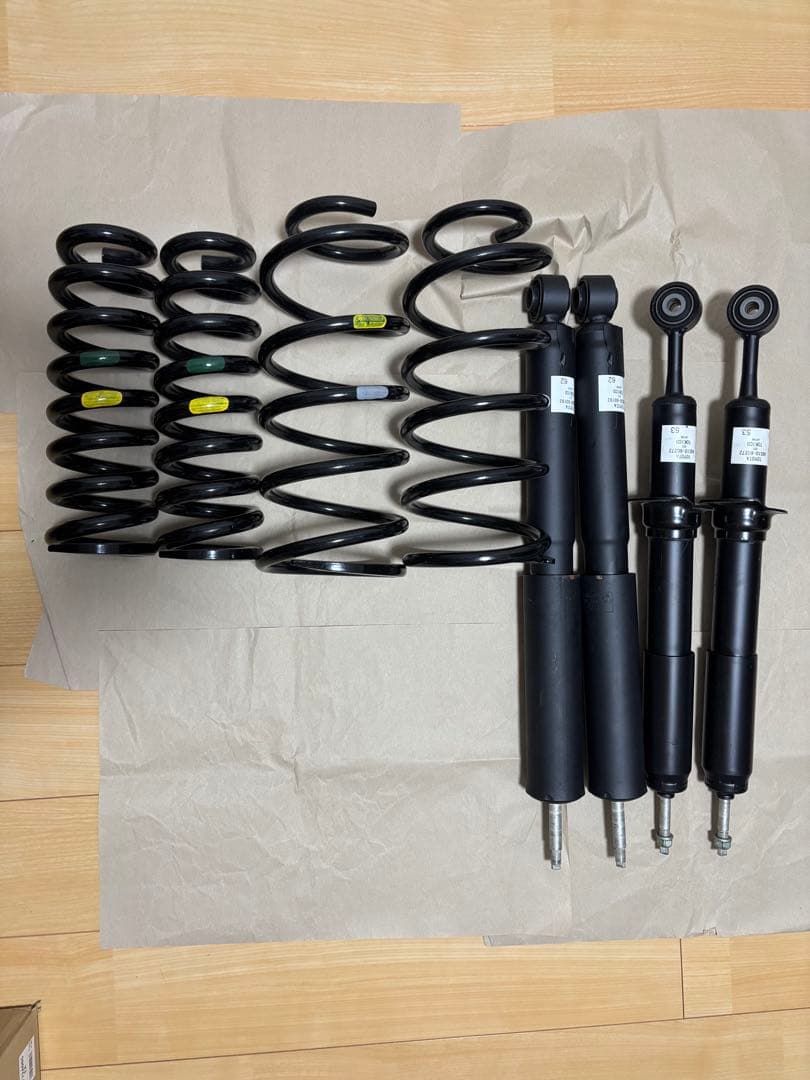 さだトヨタ ランクル150プラド ディーゼル用 純正ダンパー コイル サス