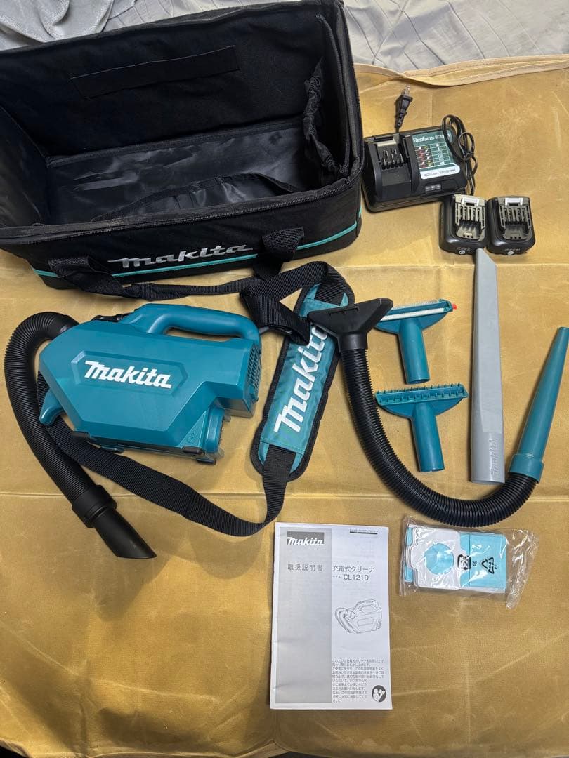 Makita 充電式クリーナー　CL121D +10.8Vバッテリー×2+充電器