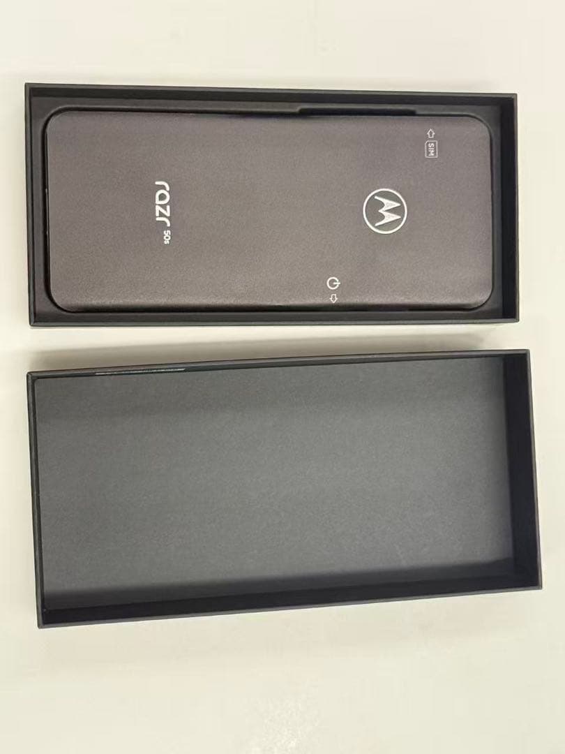 新品 sim free motorola razr50s