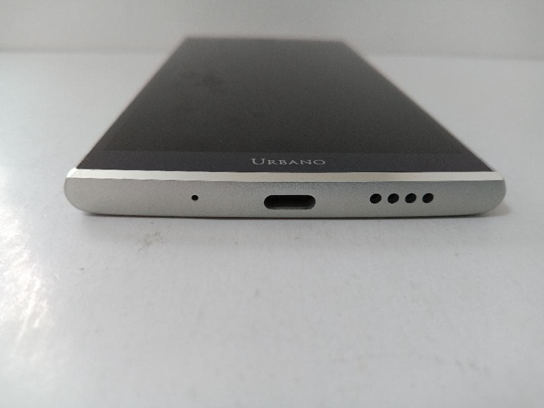 ☆ au URBANO V04 KYV45 プラチナシルバー