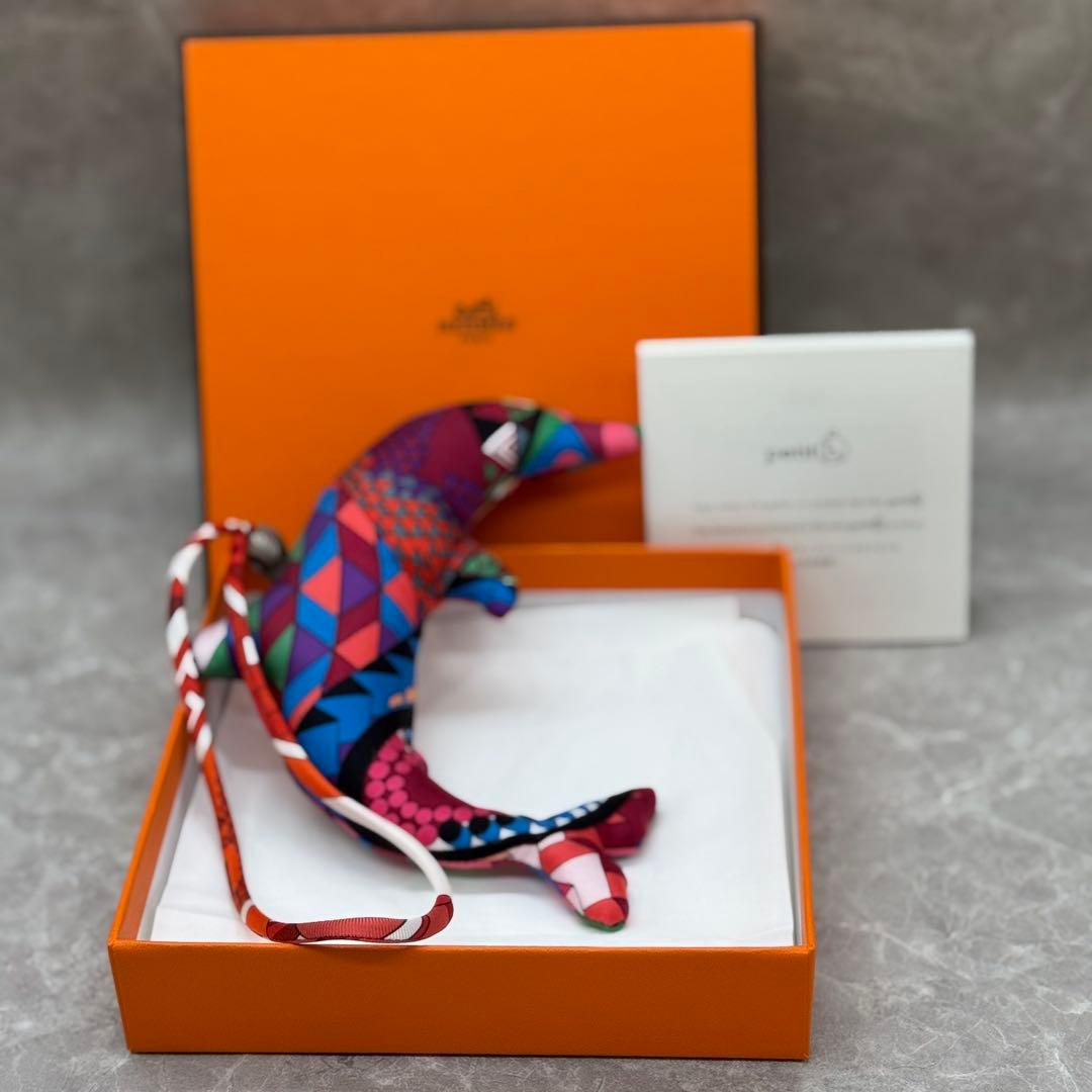 箱付き美品　エルメス　イルカ　プティアッシュ　チャーム