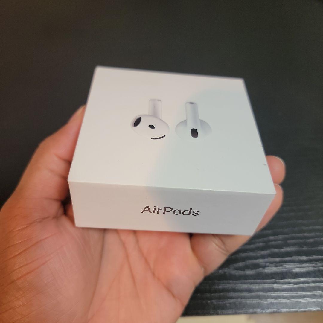 AirPods 4 USB-C充電ケース付き