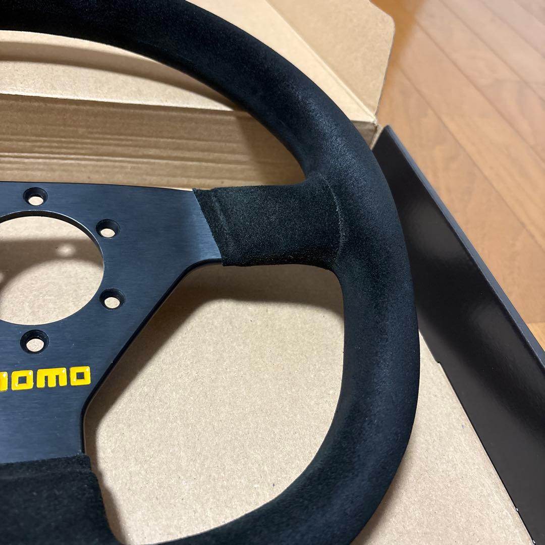 momo スエード ブラック ステアリング