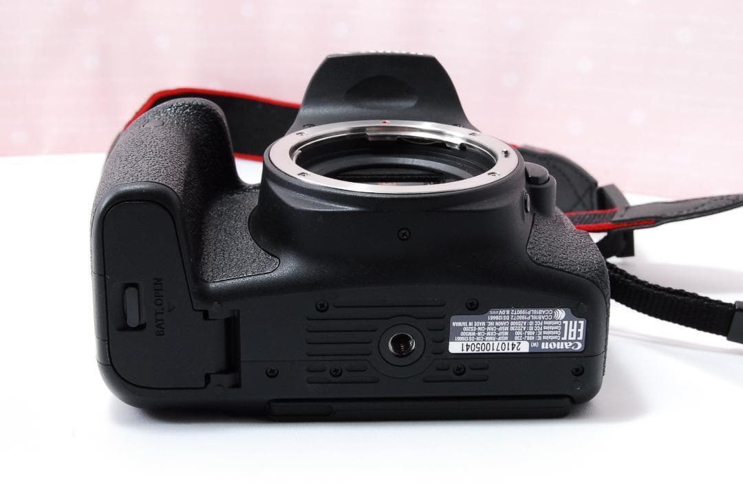 〓美品〓キヤノン Canon EOS KISS X9i デジタル一眼レフカメラ