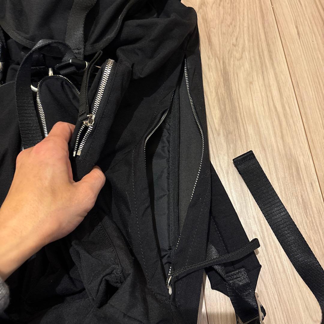 LORINZA ブラック バックパック プラダ