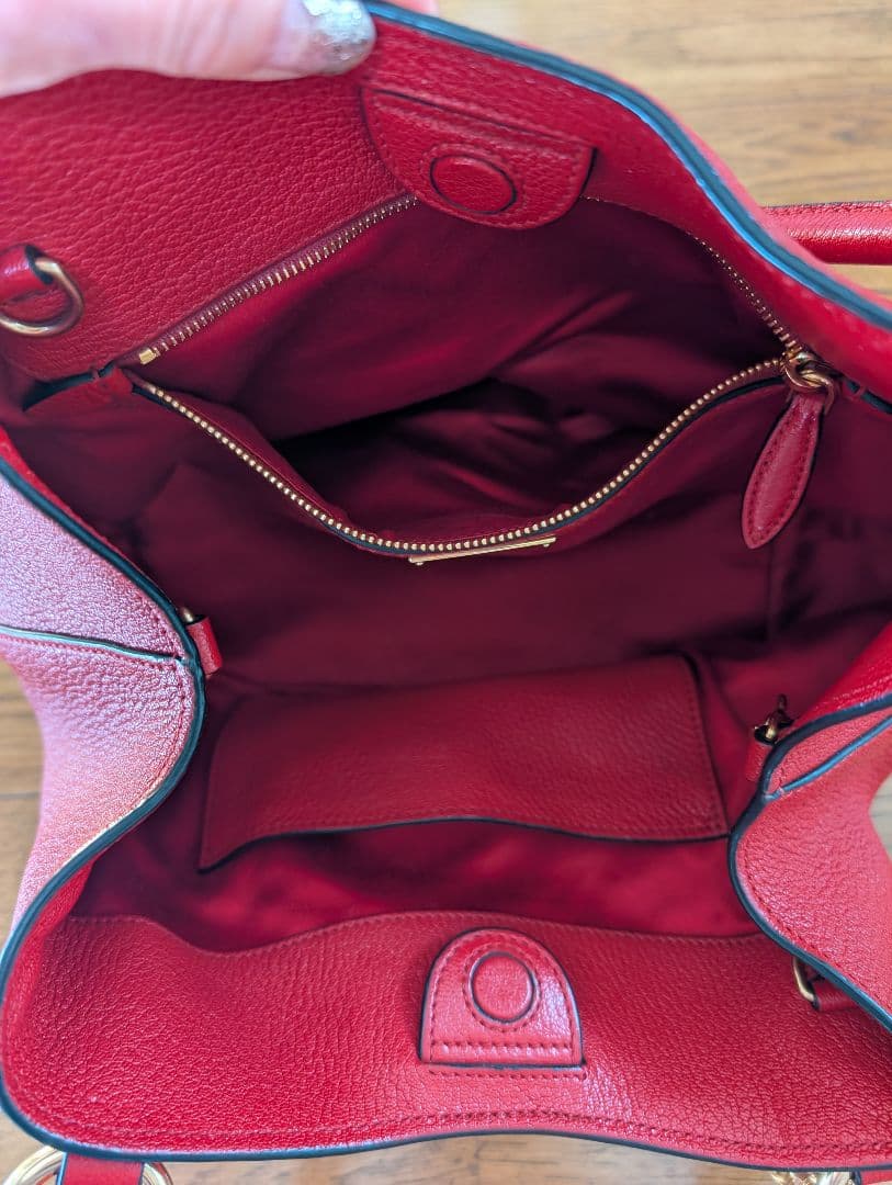 MIU MIU　ミューミュー　 赤 　レザー　ハンドバッグ