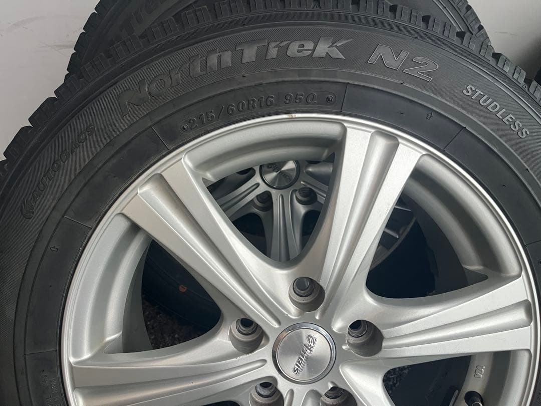 スタッドレスタイヤ 215/60R16 95Q PCD 114.3 5穴 4本