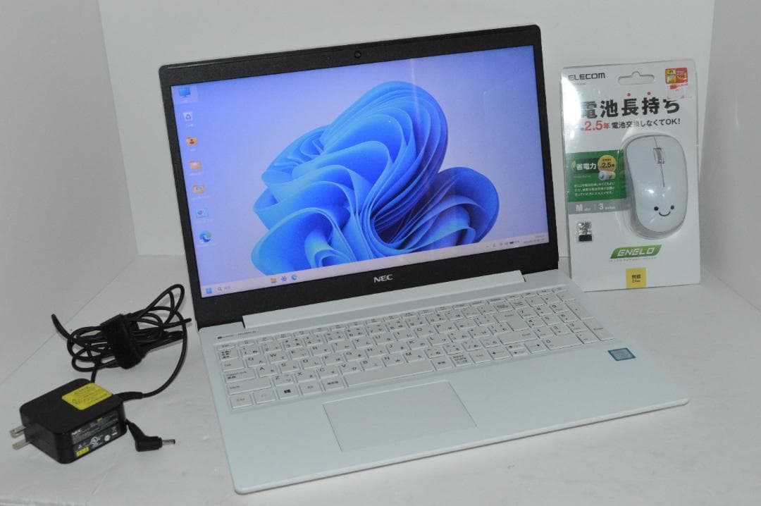 ホワイトLavie第8世代i7/20G/SSD1TB