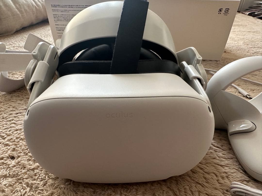 Quest 2 VRヘッドセットとコントローラー
