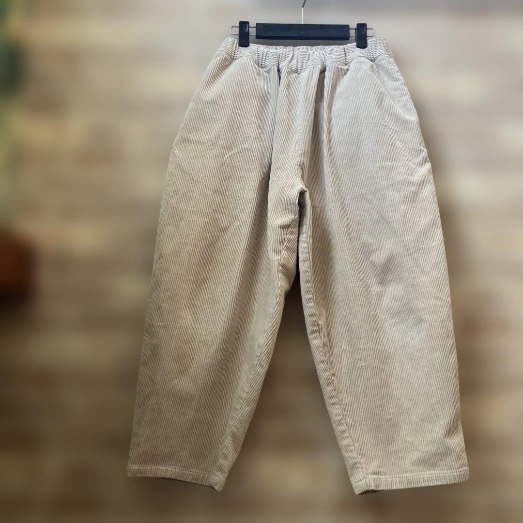 オローネ　コーデュロイバルーンパンツ