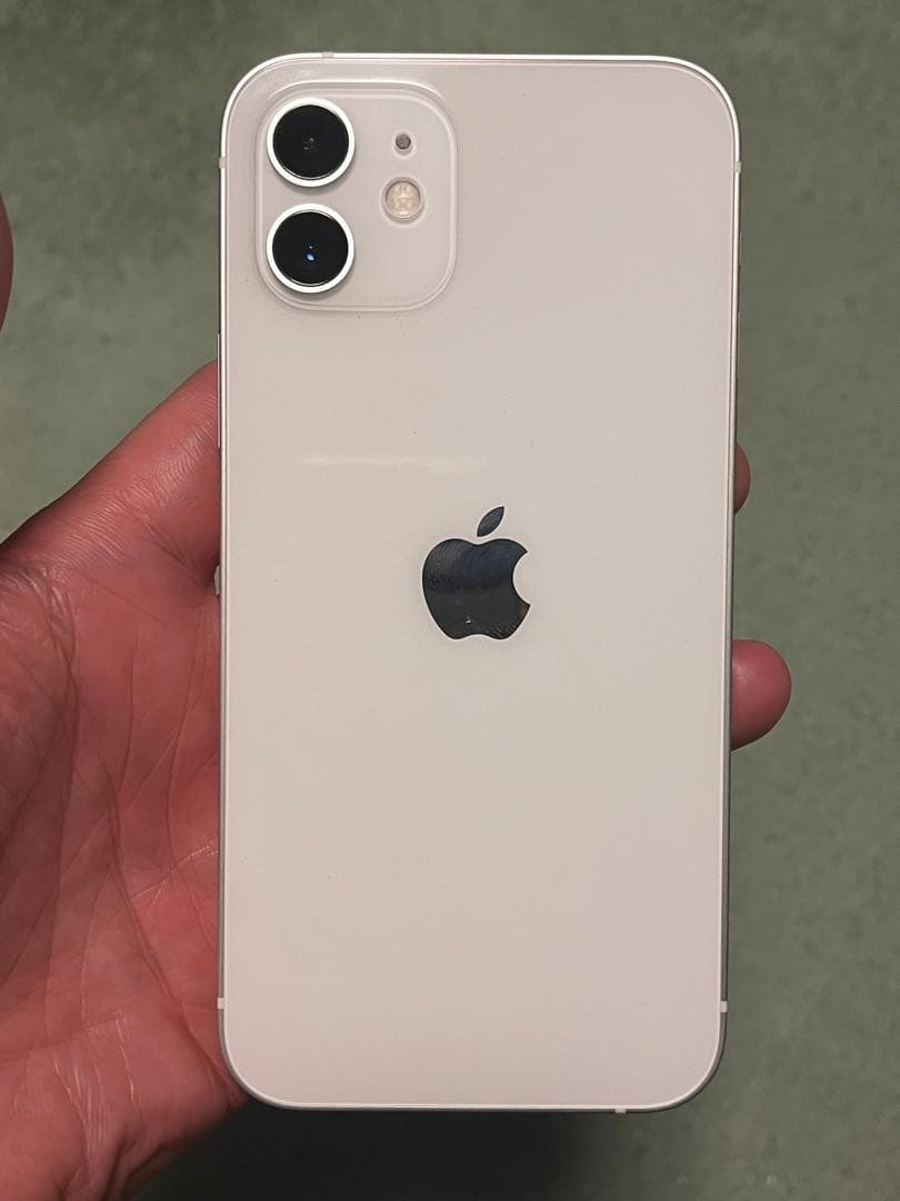 ほぼ美品 iPhone 12 64G SIMロック解除済