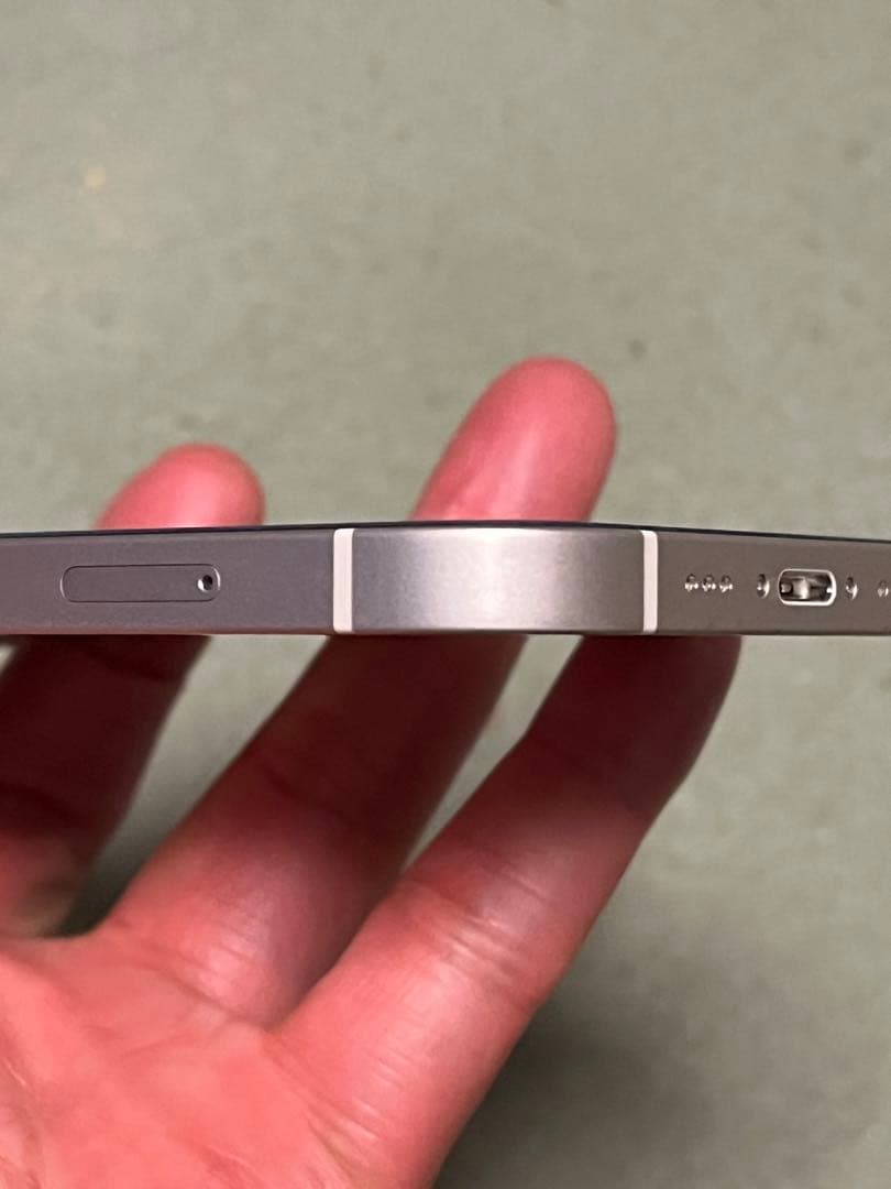 ほぼ美品 iPhone 12 64G SIMロック解除済