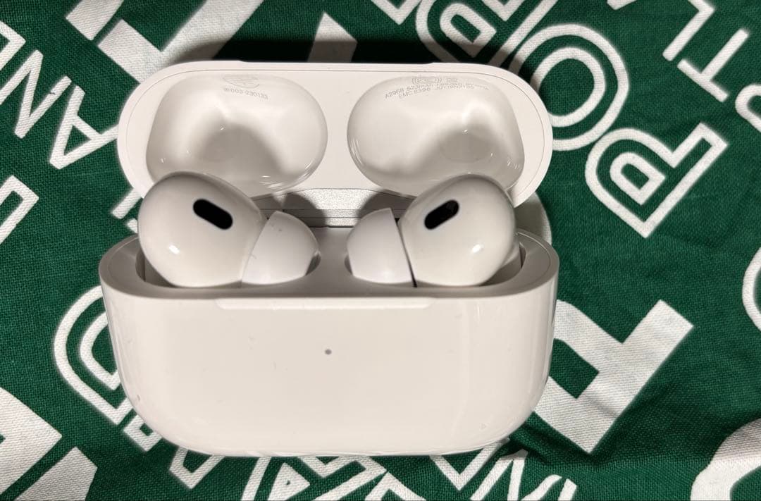 AirPods Pro 第2世代 右側充電不可 ジャンク品 イヤーチップ新品」