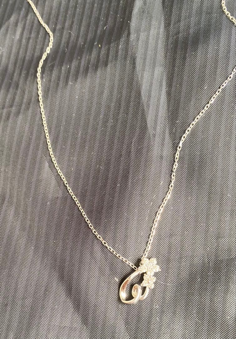 ホワイトゴールド18 花モチーフ ネックレス