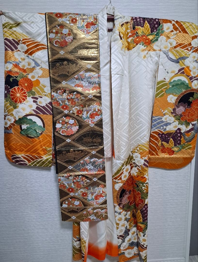 振り袖・帯２点セット　正絹 古典柄 綸子地　 舞華袋帯御所車　草花金糸刺