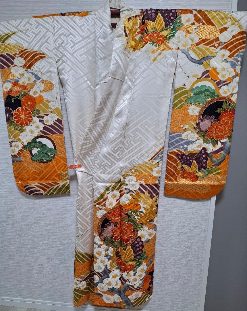 振り袖・帯２点セット　正絹 古典柄 綸子地　 舞華袋帯御所車　草花金糸刺